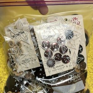 One Pound of Vintage Buttons